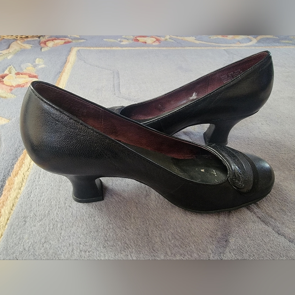 Indigo by Clarks vintage-inspired pumps